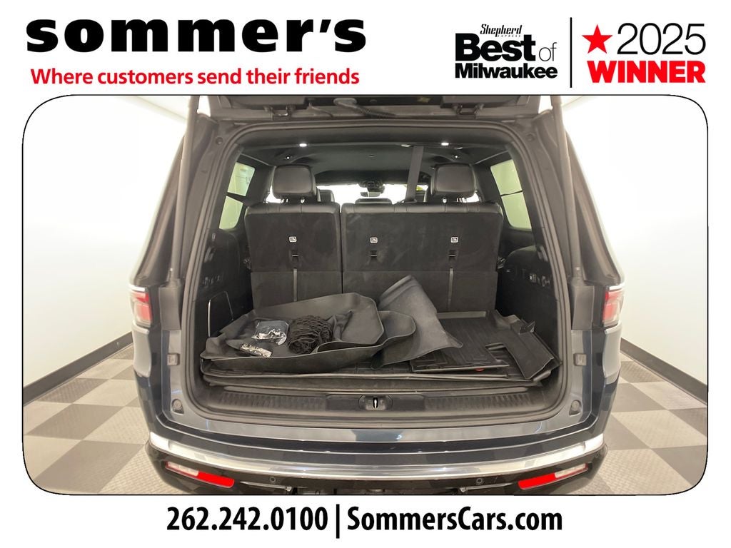 2023 Jeep Wagoneer Base