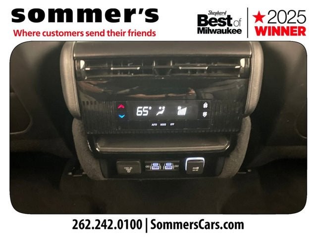2023 Jeep Wagoneer Base