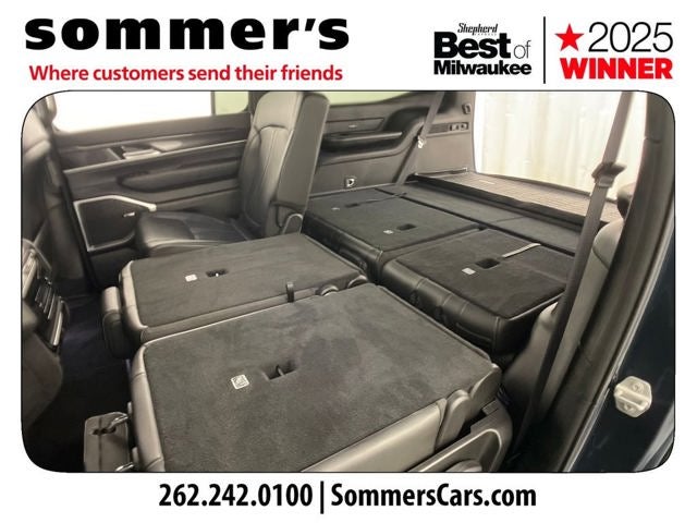 2023 Jeep Wagoneer Base