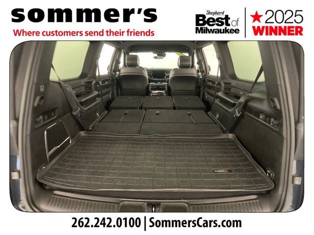 2023 Jeep Wagoneer Base