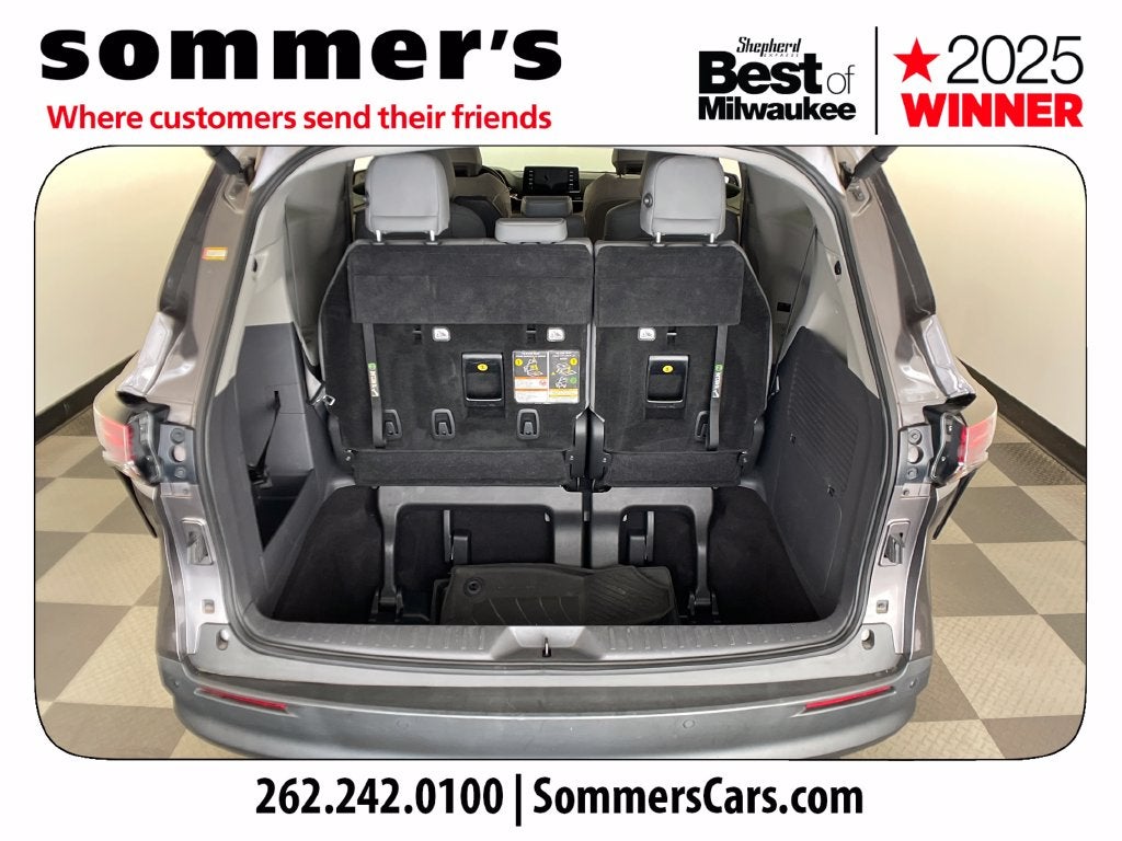 2022 Toyota Sienna XLE 8 Passenger