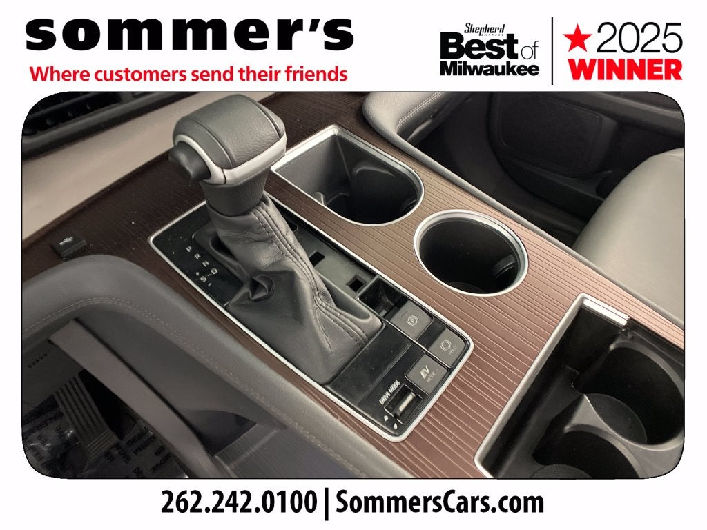 2022 Toyota Sienna XLE 8 Passenger