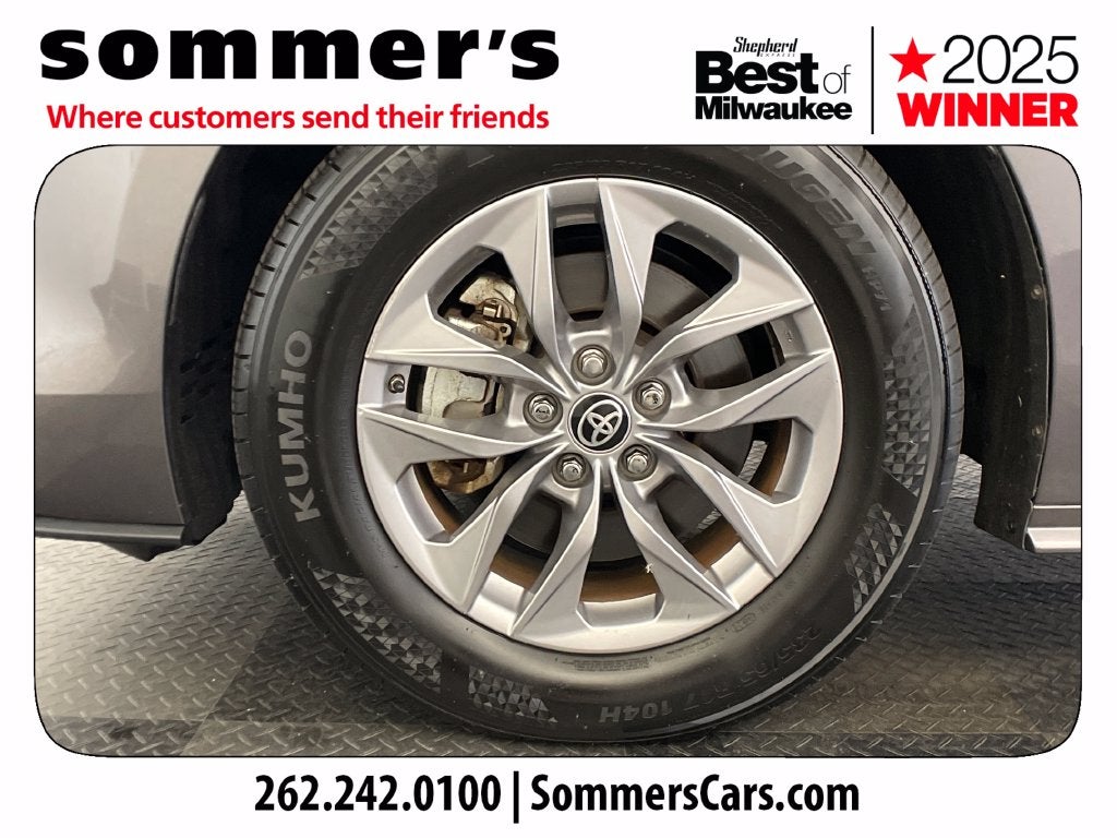 2022 Toyota Sienna XLE 8 Passenger