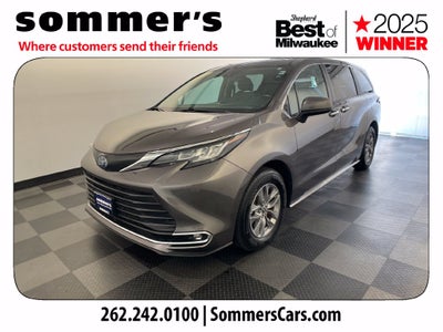 2022 Toyota Sienna XLE 8 Passenger