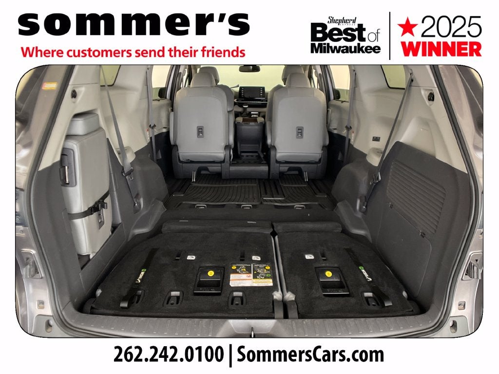 2022 Toyota Sienna XLE 8 Passenger