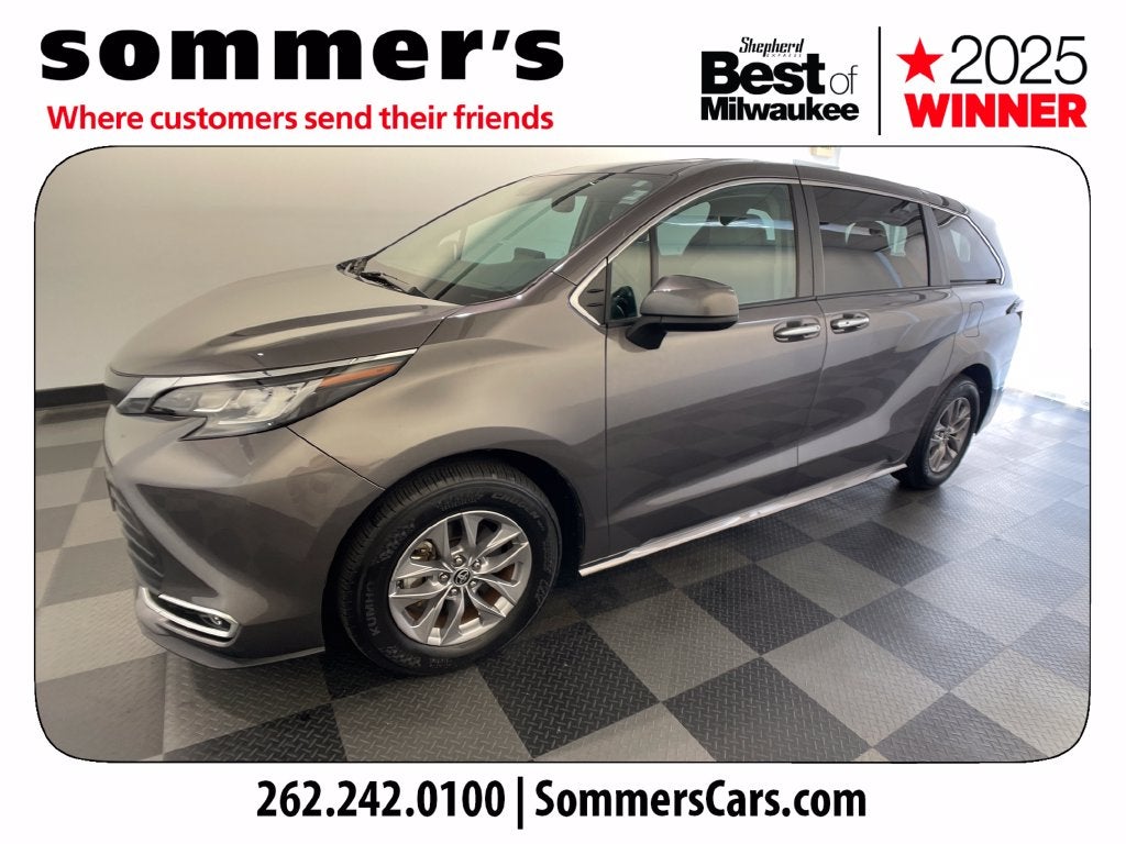 2022 Toyota Sienna XLE 8 Passenger