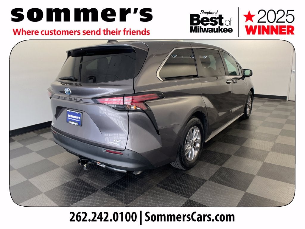 2022 Toyota Sienna XLE 8 Passenger