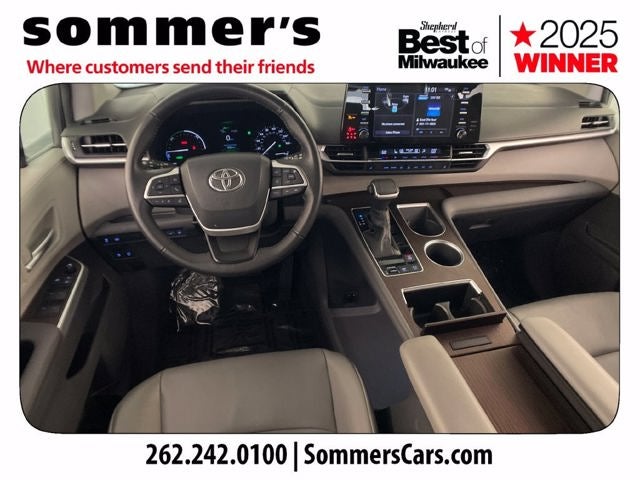 2022 Toyota Sienna XLE 8 Passenger