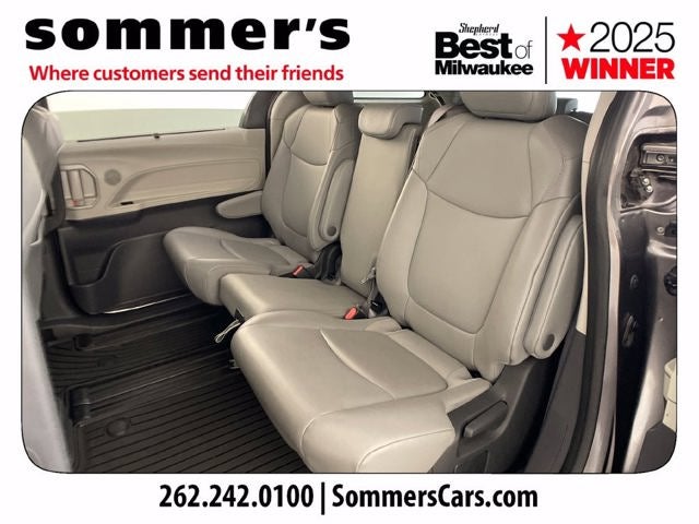 2022 Toyota Sienna XLE 8 Passenger