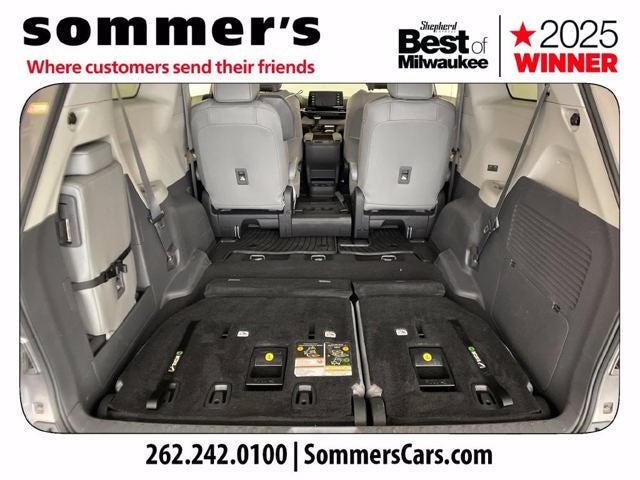 2022 Toyota Sienna XLE 8 Passenger