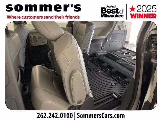 2022 Toyota Sienna XLE 8 Passenger