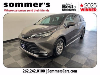 2022 Toyota Sienna XLE 8 Passenger