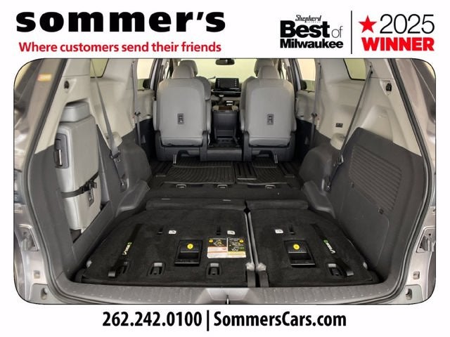 2022 Toyota Sienna XLE 8 Passenger