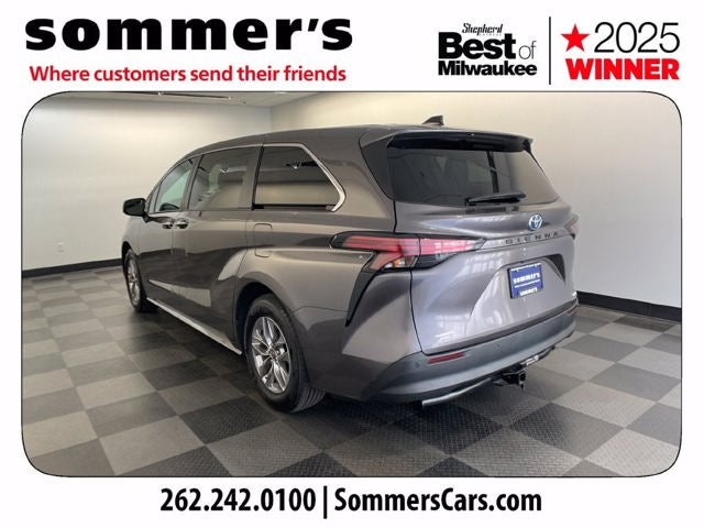 2022 Toyota Sienna XLE 8 Passenger