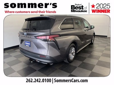 2022 Toyota Sienna XLE 8 Passenger