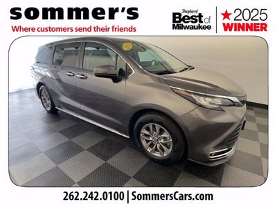 2022 Toyota Sienna XLE 8 Passenger