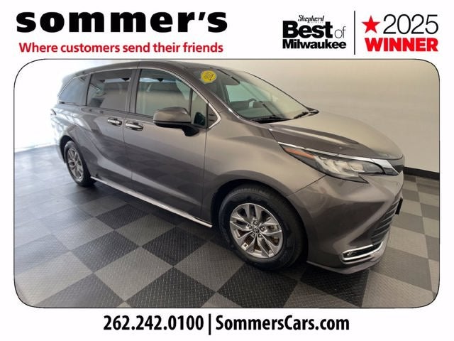 2022 Toyota Sienna XLE 8 Passenger