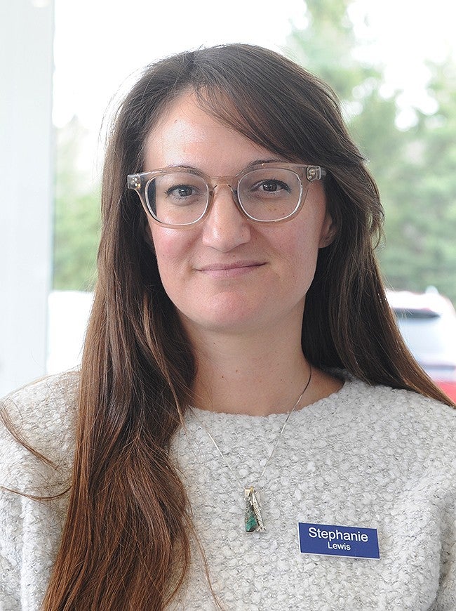 Stephanie Lewis 
